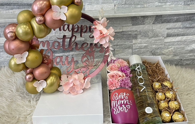 Regalos personalizados para el Día de las madres  ¿Qué mejor manera de  demostrarle a mamá cuánto la quieres que con un regalo único y personalizado?  Por eso en Servicentro de Office